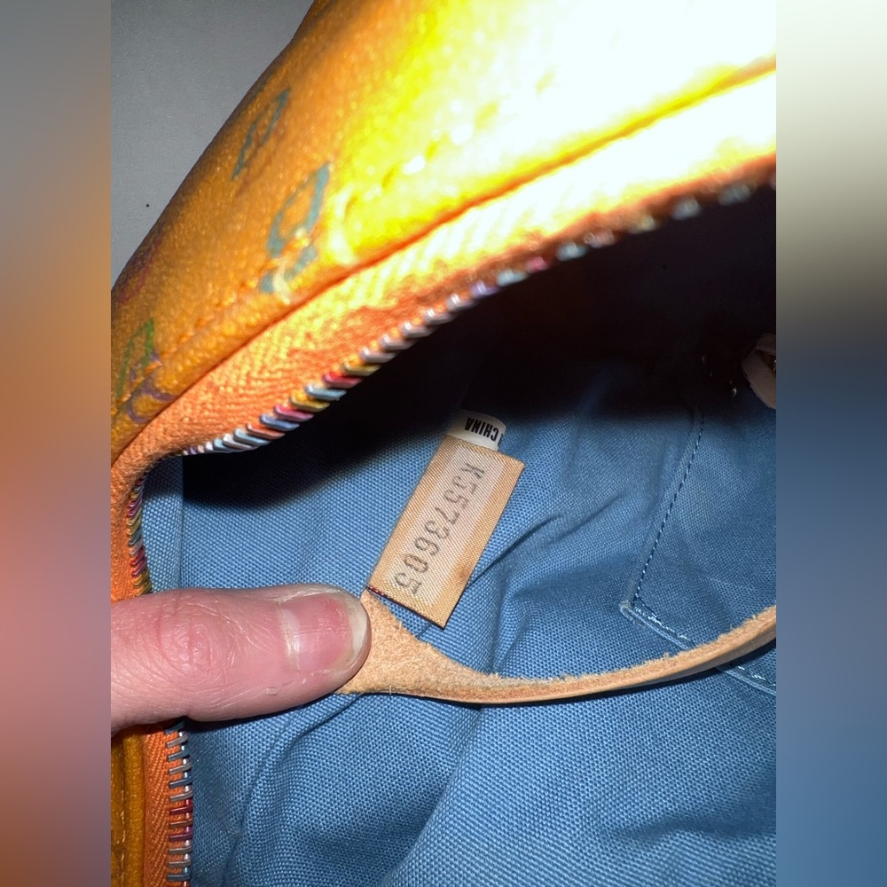 Vintage Authentic Dooney & Bourke Signature Rainbow bucket shoulder bag - Picture 6 of 13